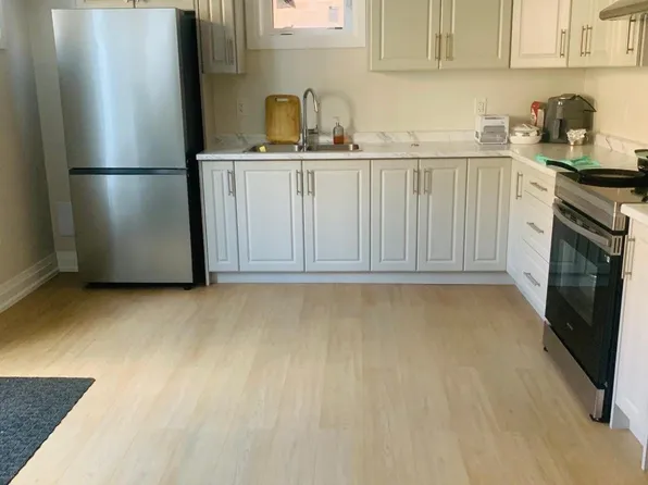 163 Bradshaw Dr, Hamilton, ON L8J 0K9