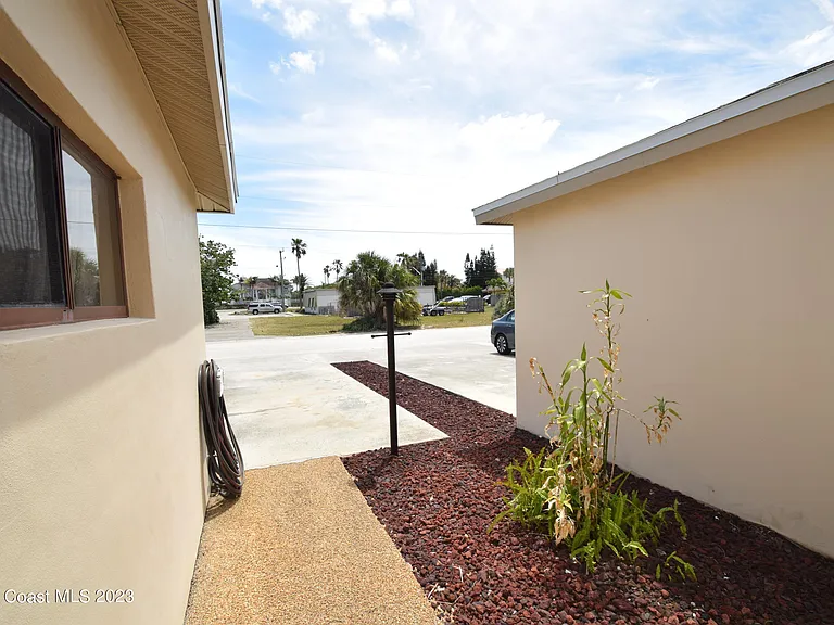 658 Atlantic Dr — Photo 4