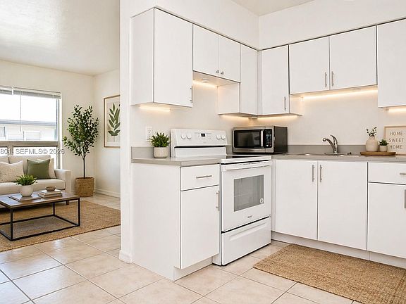 4th image of 2206 Fillmore St #6