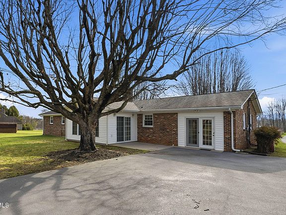 3rd image of 806 Hiwassee Heights Dr