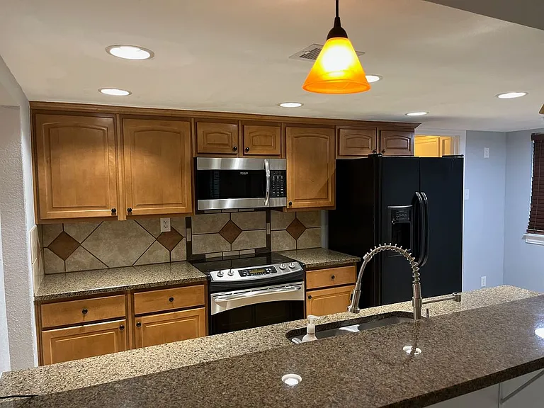 3650 Mapleton Dr — Photo 2