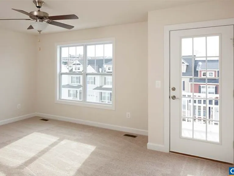2410 Winthrop Dr — Photo 14