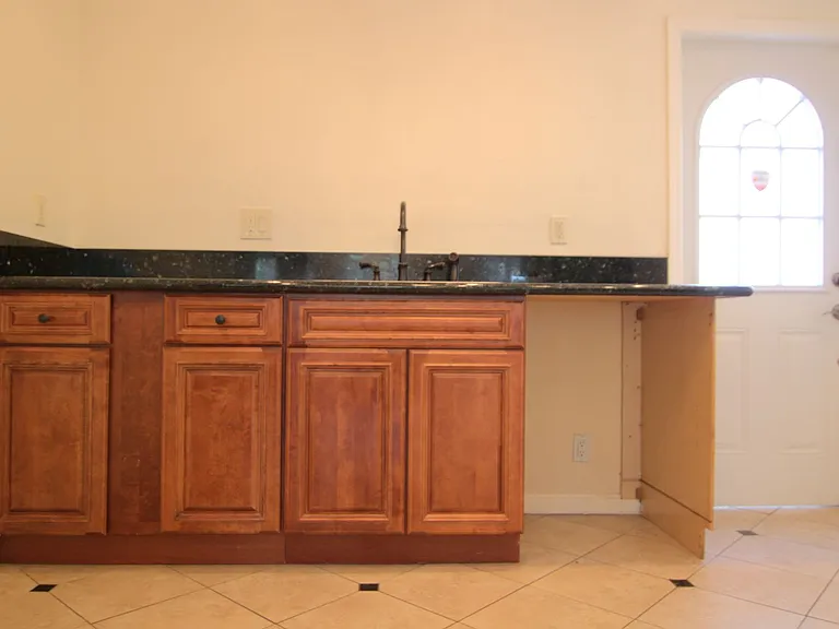 6730 Balboa Blvd — Photo 7