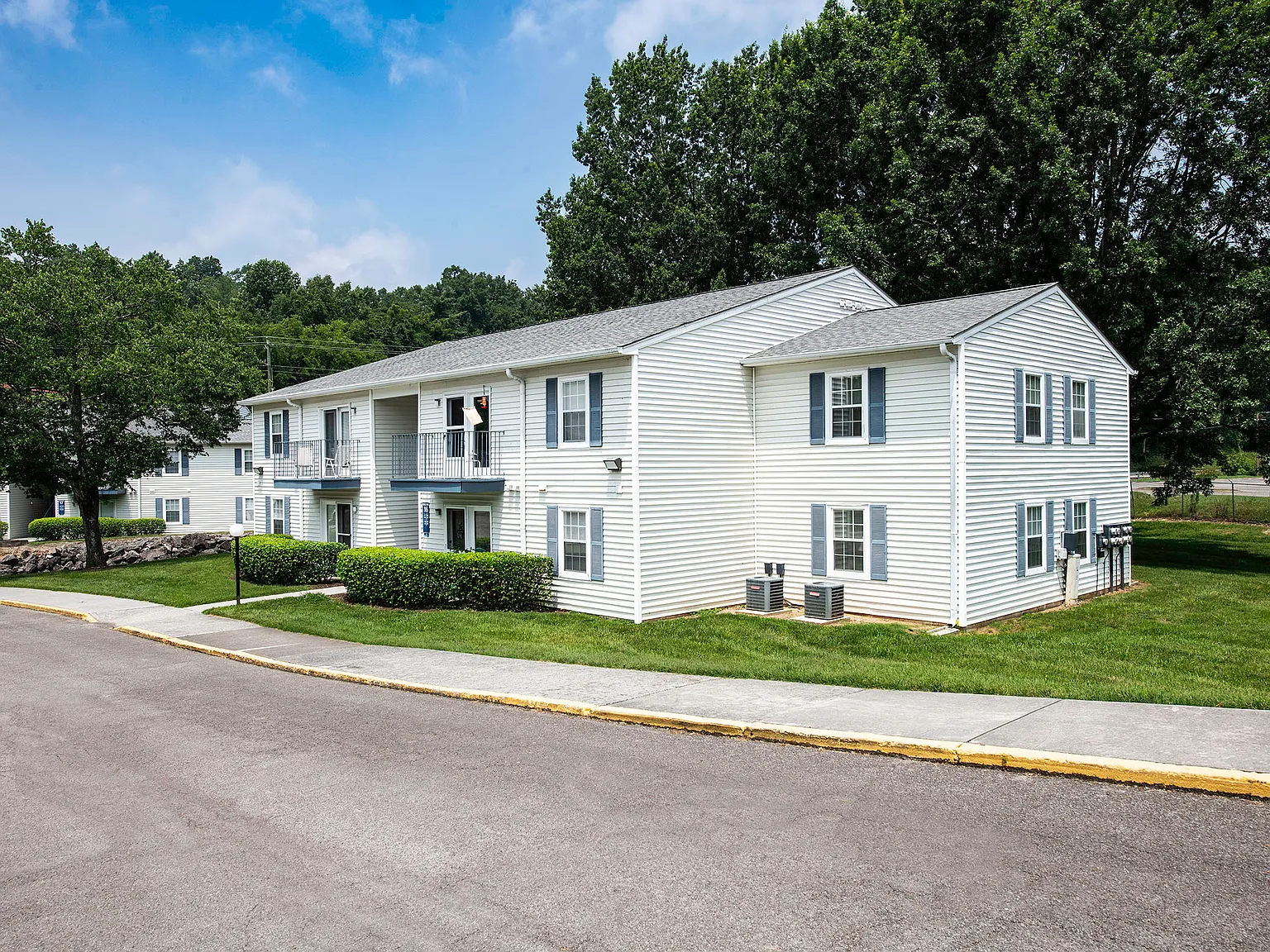 Willow Run Apartments — Photo 2