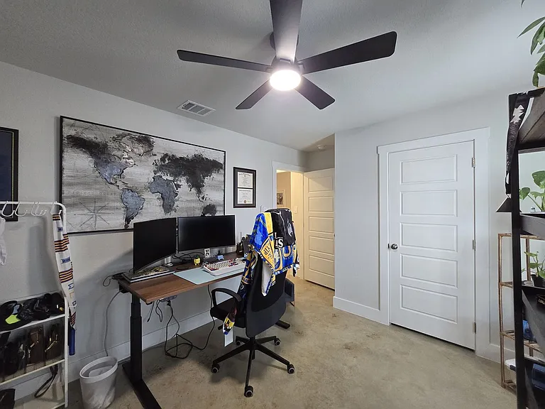 1051 Lexington Dr — Photo 18