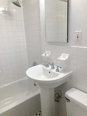 Rented by Metropolis Real Estate of Manhattan | media 24