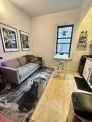 Rented by DejaView Residential Inc | media 9