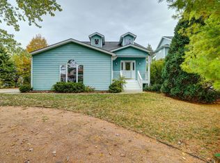 10403 Lakeshore Dr, Pleasant Prairie, WI 53158