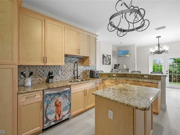 2250 SW 20th Ave — Photo 19