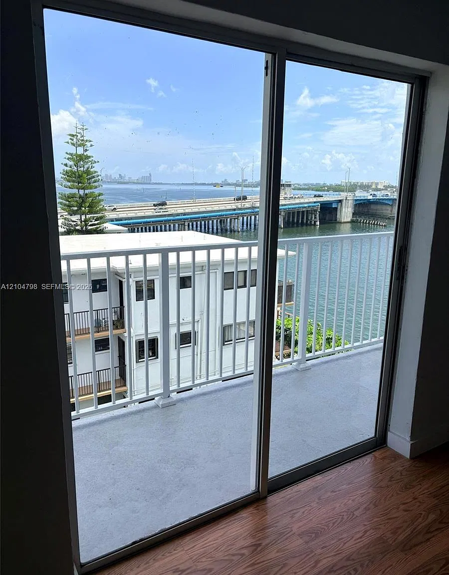 Miami Bayview Condo — Photo 3
