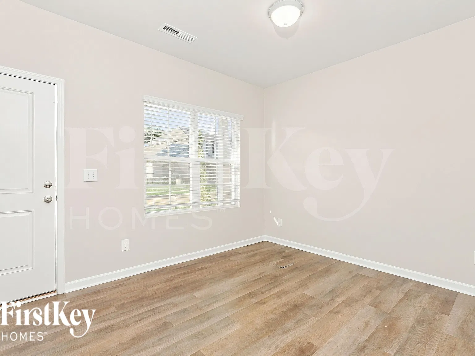 4 bed, 2.5 bath, 2280 sqft, $2,185 — Photo 4