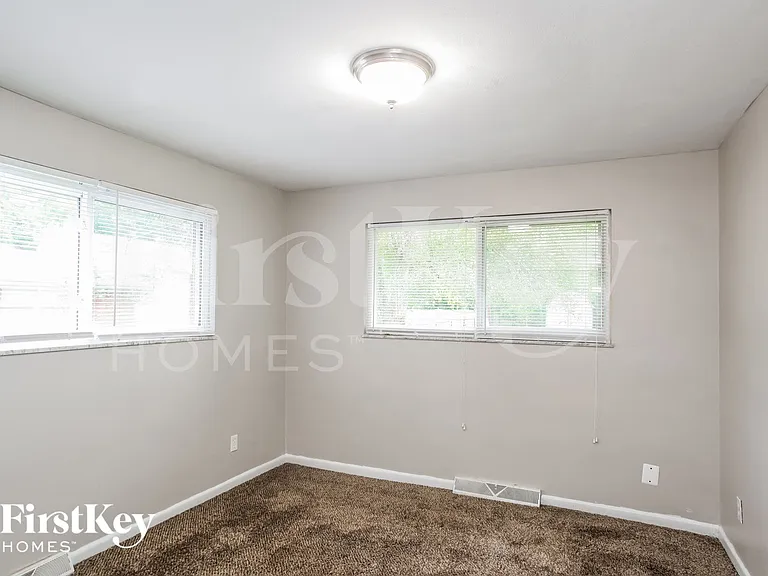 5564 Northland Rd — Photo 9