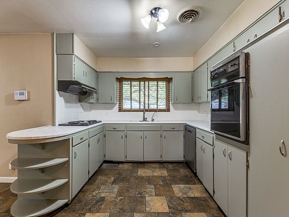 4th image of 1018 Grey Oak Dr