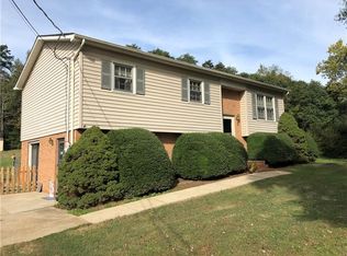 967 Village Cir, Hickory, NC 28602