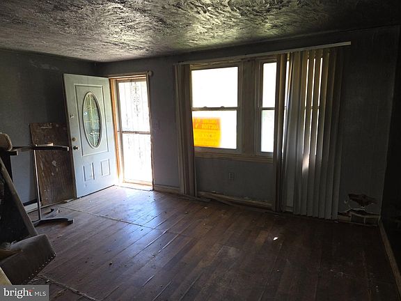 2nd image of 2524 Riggs Ave