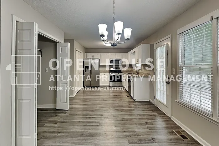 360 Warrenton Dr — Photo 6