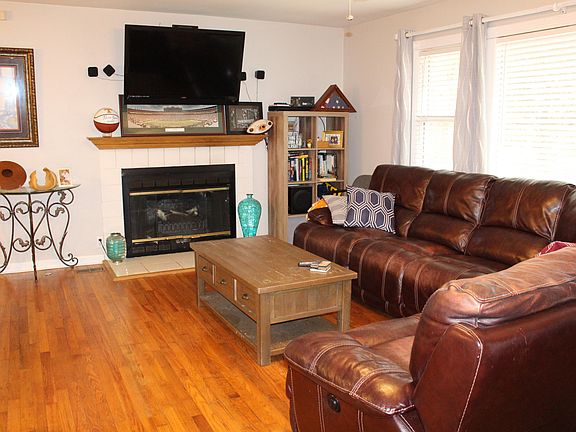 2nd image of 8623 Diana Ln