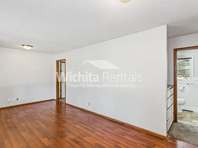 1400 N El Paso Dr — Photo 2