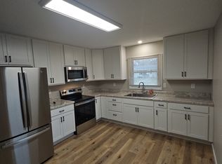 604 Emmert Dr, Sycamore, IL 60178