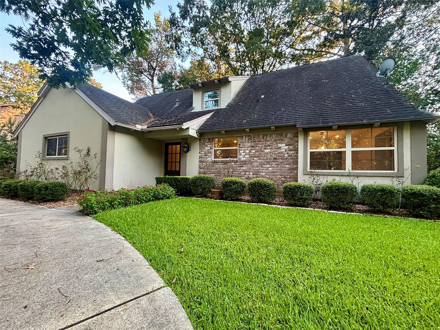 4 bed, 3.5 bath, 2316 sqft, $2,295 — Photo 1
