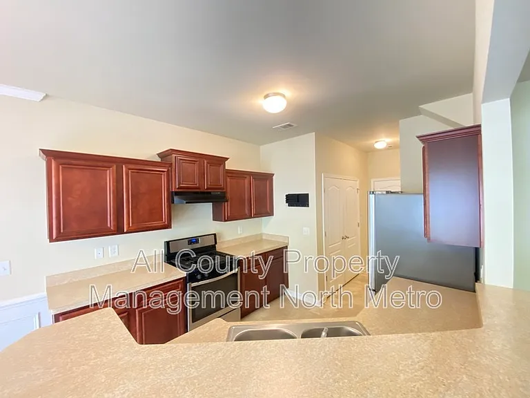 114 Kasey Dr — Photo 4