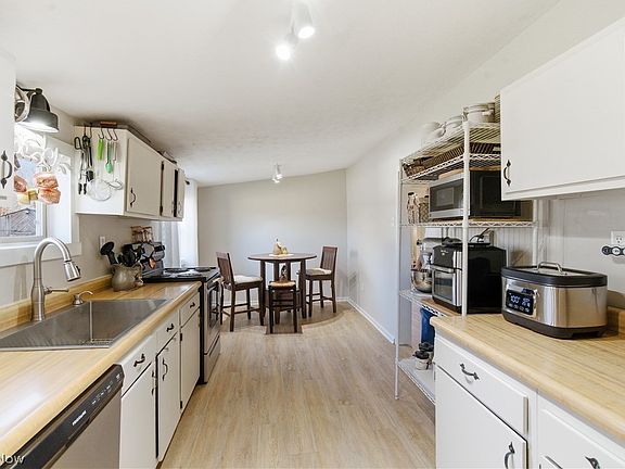 3rd image of 52450 Tower Rd