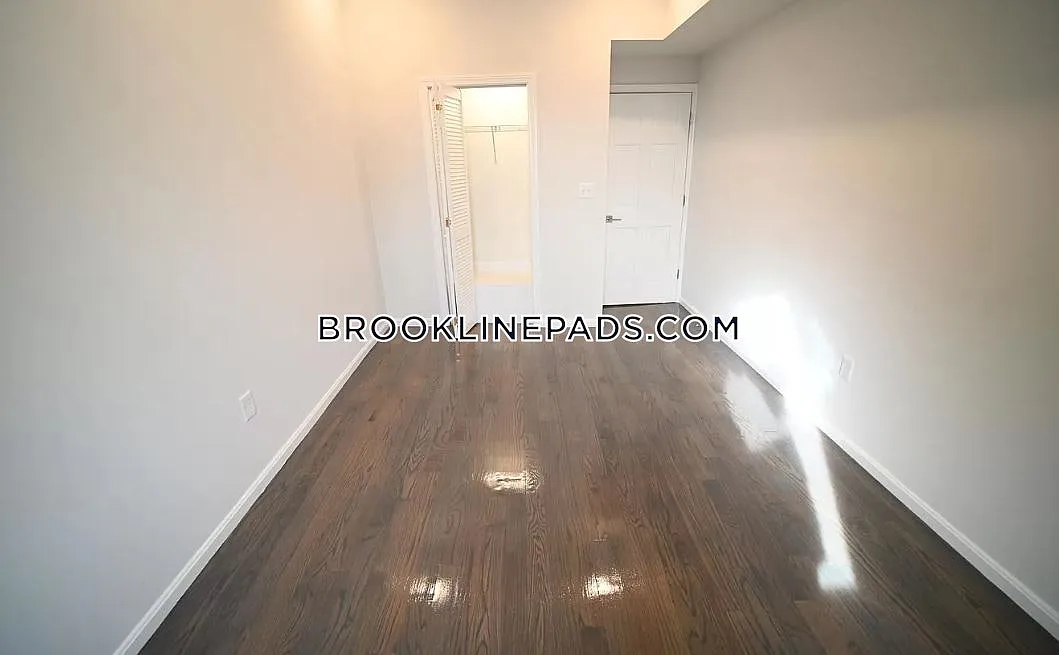 3 bed, $5,375 — Photo 2