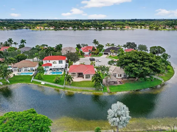 18840 NW 23rd Pl, Pembroke Pines, FL 33029