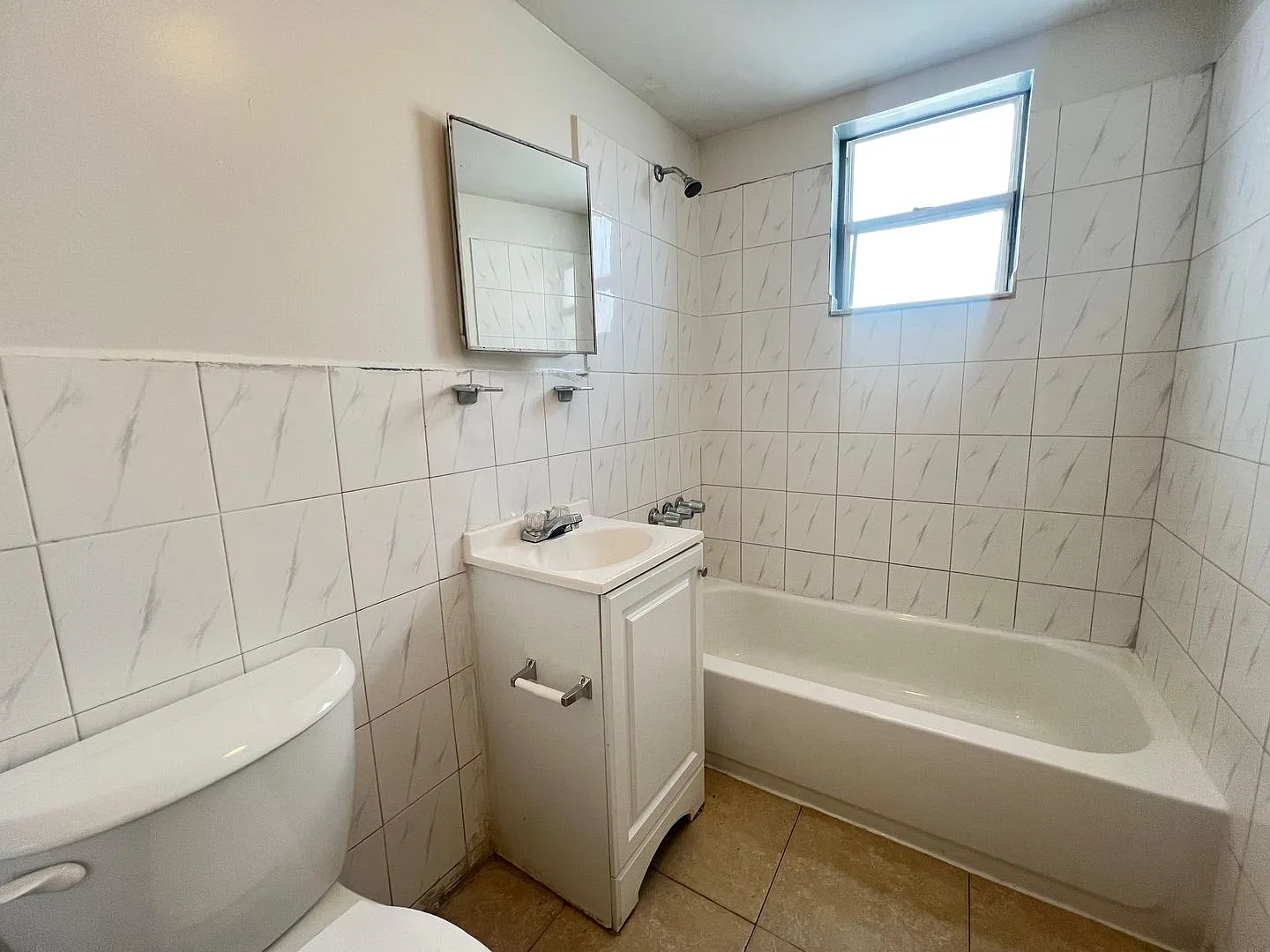 Modern Comfort: Newly Updated 2BR/1BA, Vinyl Tile Flooring, Spacious Living, Near Downtown Miami! — Photo 3