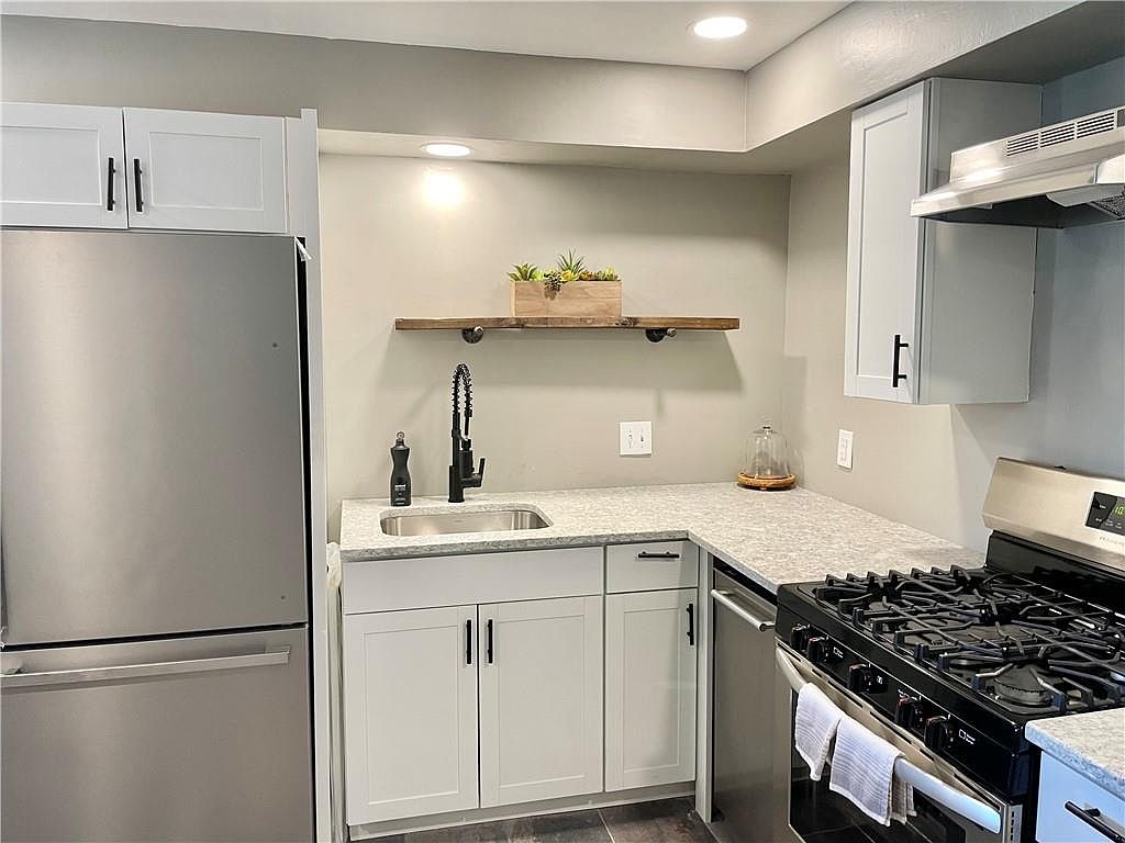 5 Cynthia Dr APT 18, North Providence, RI 02911 Zillow