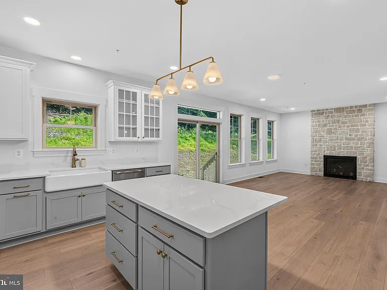 1490 Thurston Rd — Photo 16