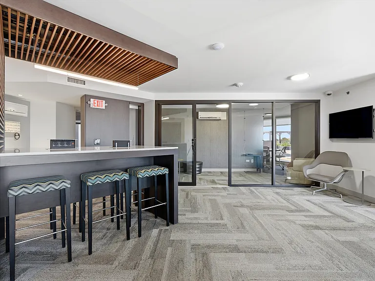 Evanston Place — Photo 23