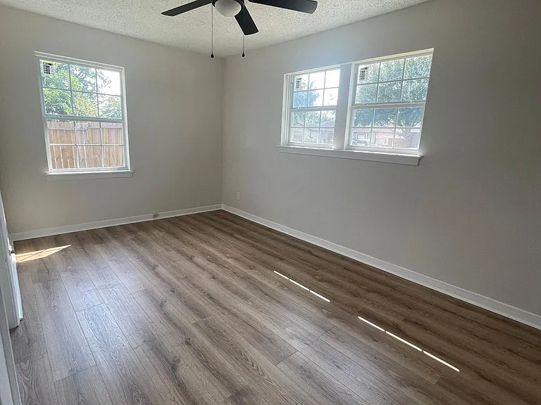 13217 Chiswick Rd — Photo 3