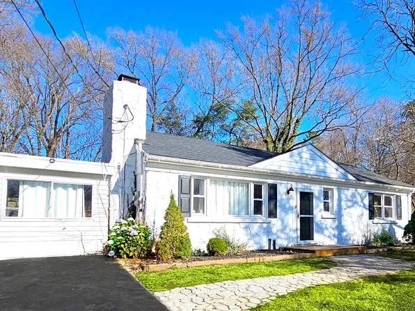 701 N Warfield Dr, Mount Airy, MD 21771