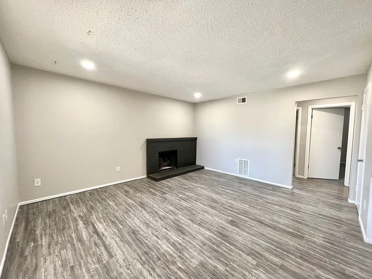 Building Photo - 3202 Salisbury Ave #C