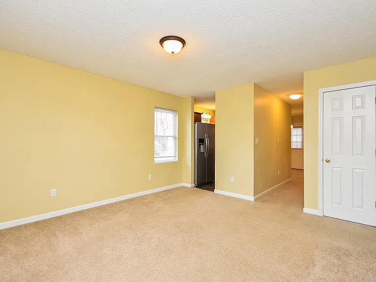 421 Viola St — Photo 3