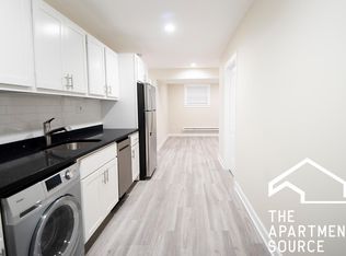 726 W Roscoe St #SGD, Chicago, IL 60657
