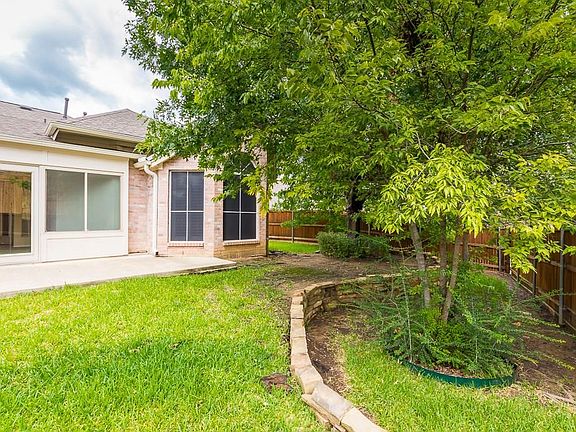 3rd image of 9321 Vista Cir