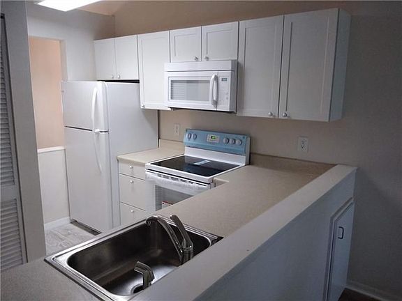 5th image of 15303 Glenmoor Dr #15303