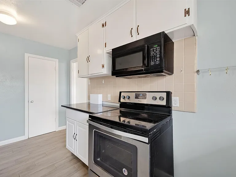 3428 Bradford St — Photo 16
