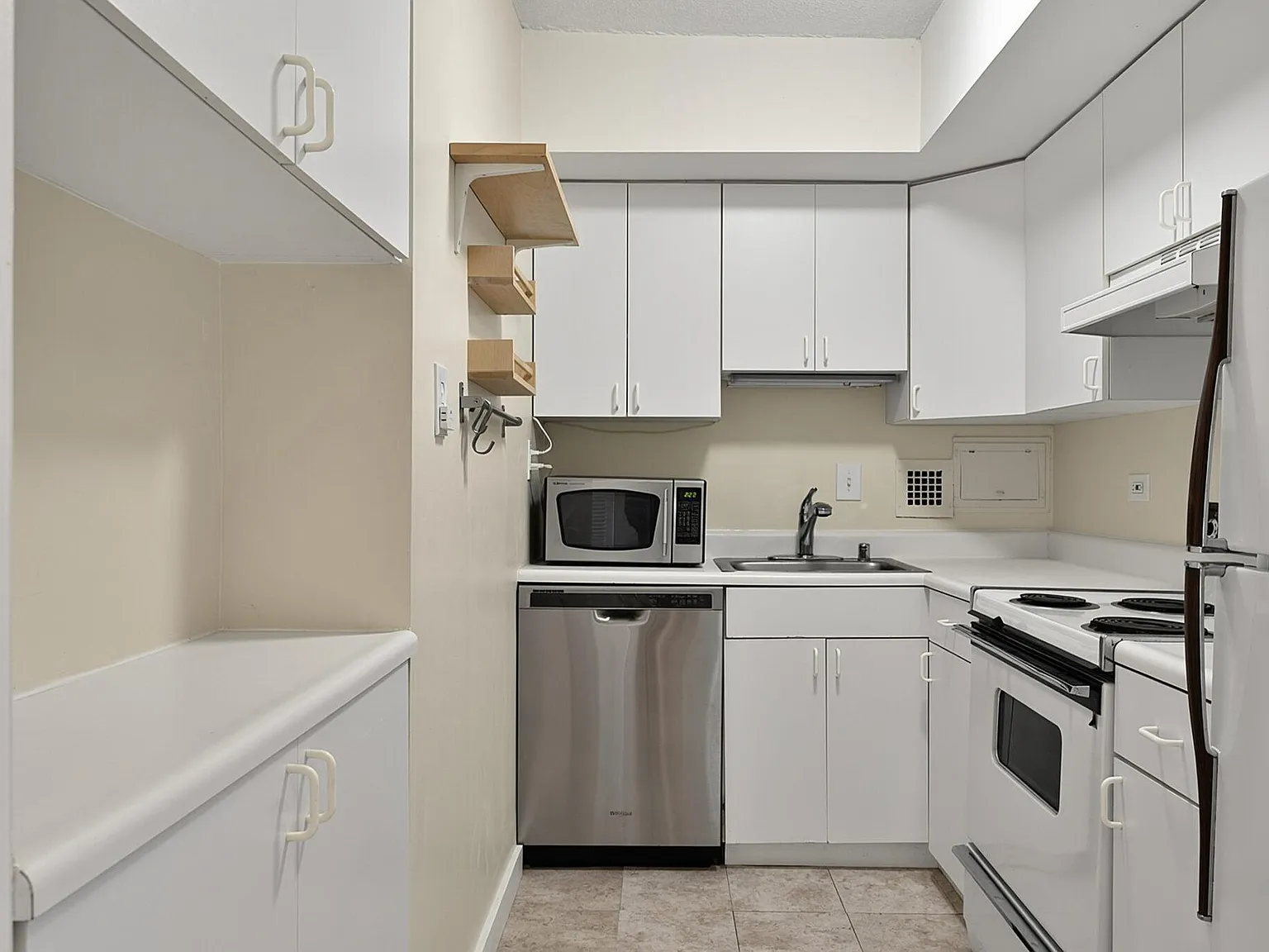 2 bed, $2,950 — Photo 2