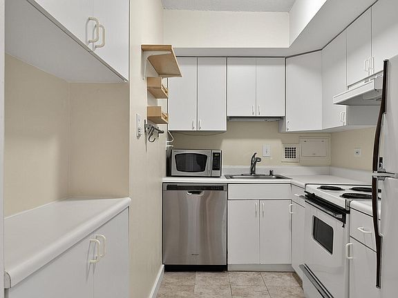 2nd image of 1301 Delaware Ave SW #812