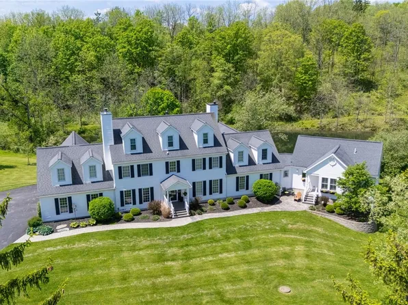 6126 Rossier Rd, Canandaigua, NY 14424