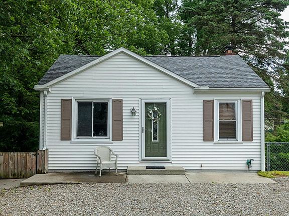 2nd image of 4113 Lake St