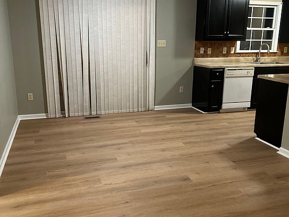 3rd image of 105 Abbott Ln