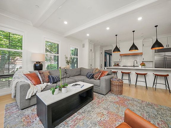 3rd image of 1500 W Wrightwood Ave #1