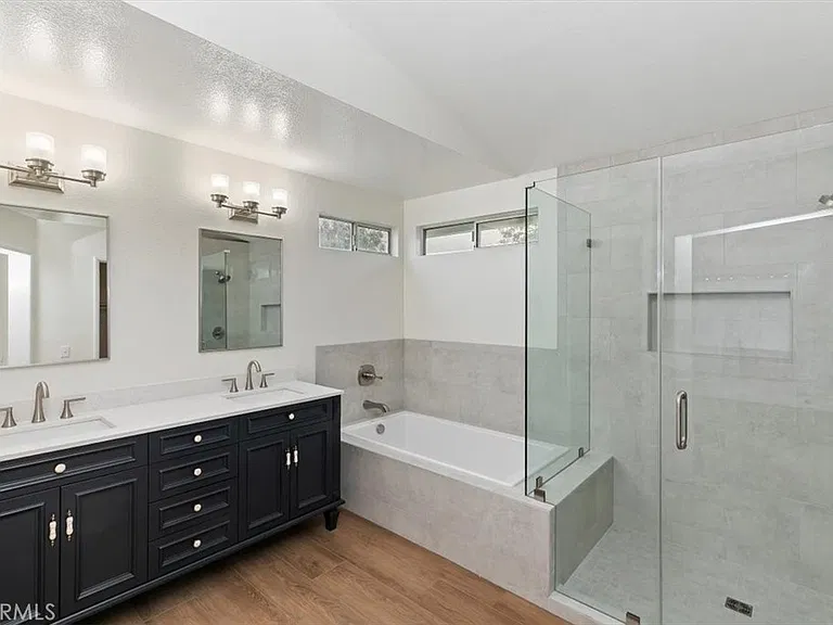 2766 Broken Lance Dr — Photo 28