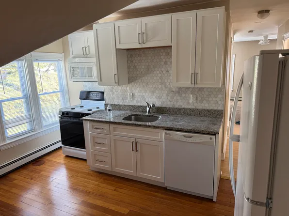 29 Fenner St Floor 3, Cranston, RI 02910