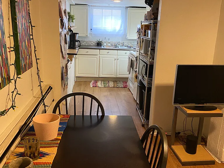 613 W Olive St — Photo 3