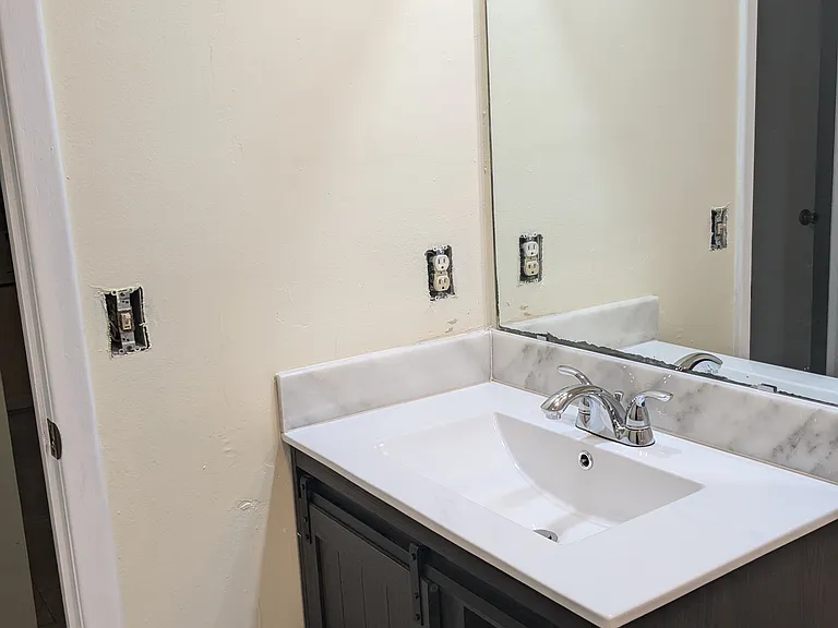 6710 Gilda Dr — Photo 5